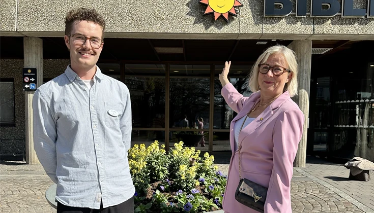 Axel och HR-direktör Gunilla Nilsson.