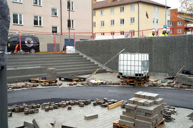 {"X":0.1525,"Y":0.0,"Width":0.665,"Height":1.0}