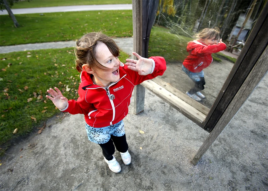 Barn i Lekträdgården. 