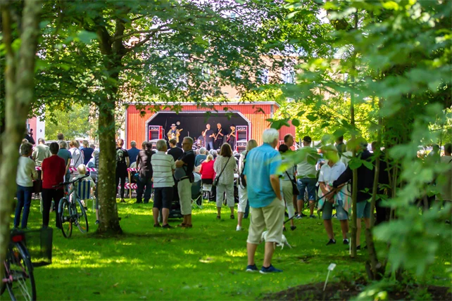 Publik och scen i Stadsträdgården