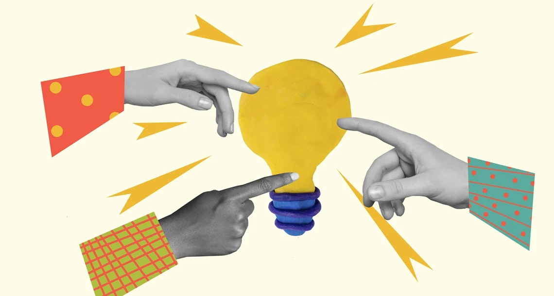 En illustration av tre händer med färgglada skjortärmar som pekar mot en glödlampa med blixtar kring sig