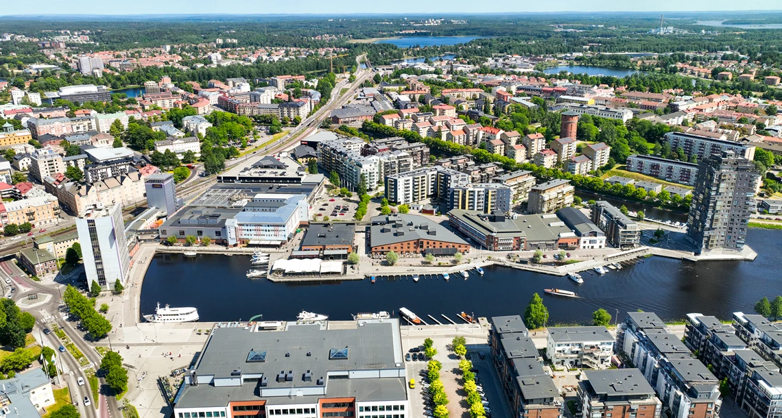 Inre hamn och byggnader från ovan