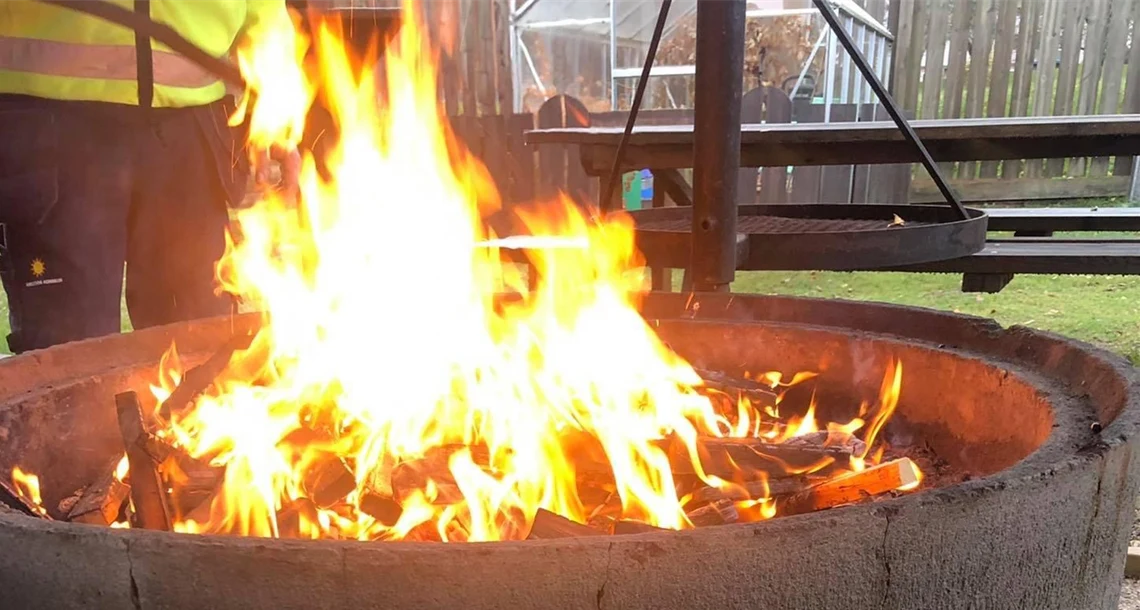 Öppen eld på grillplats