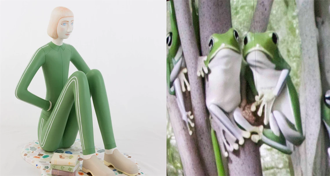 Konstverk Skulptur av sittande dam i gröna kläder av Sara Nilson och gröna grodor i träd av Jenny Johansson.
