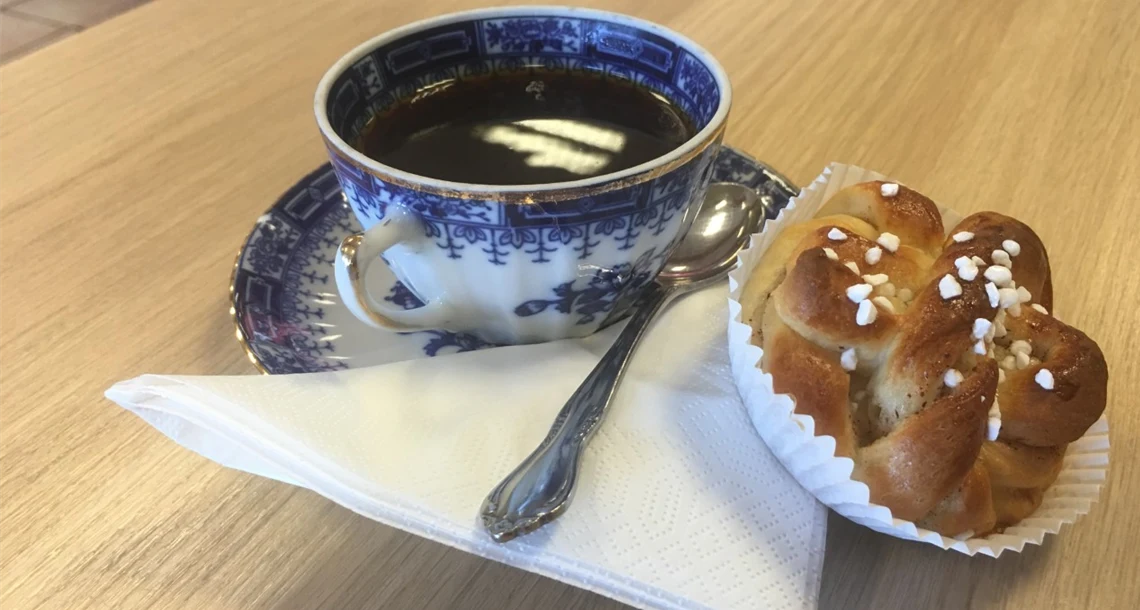 Kanelbulle och kaffe