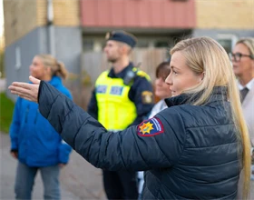 Hand som skriver på ett tangentbord.