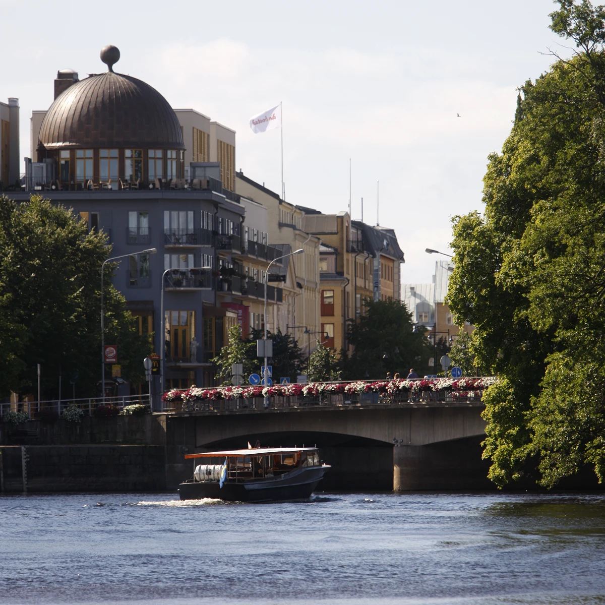 Sommarvy mot centrum från Klarälven