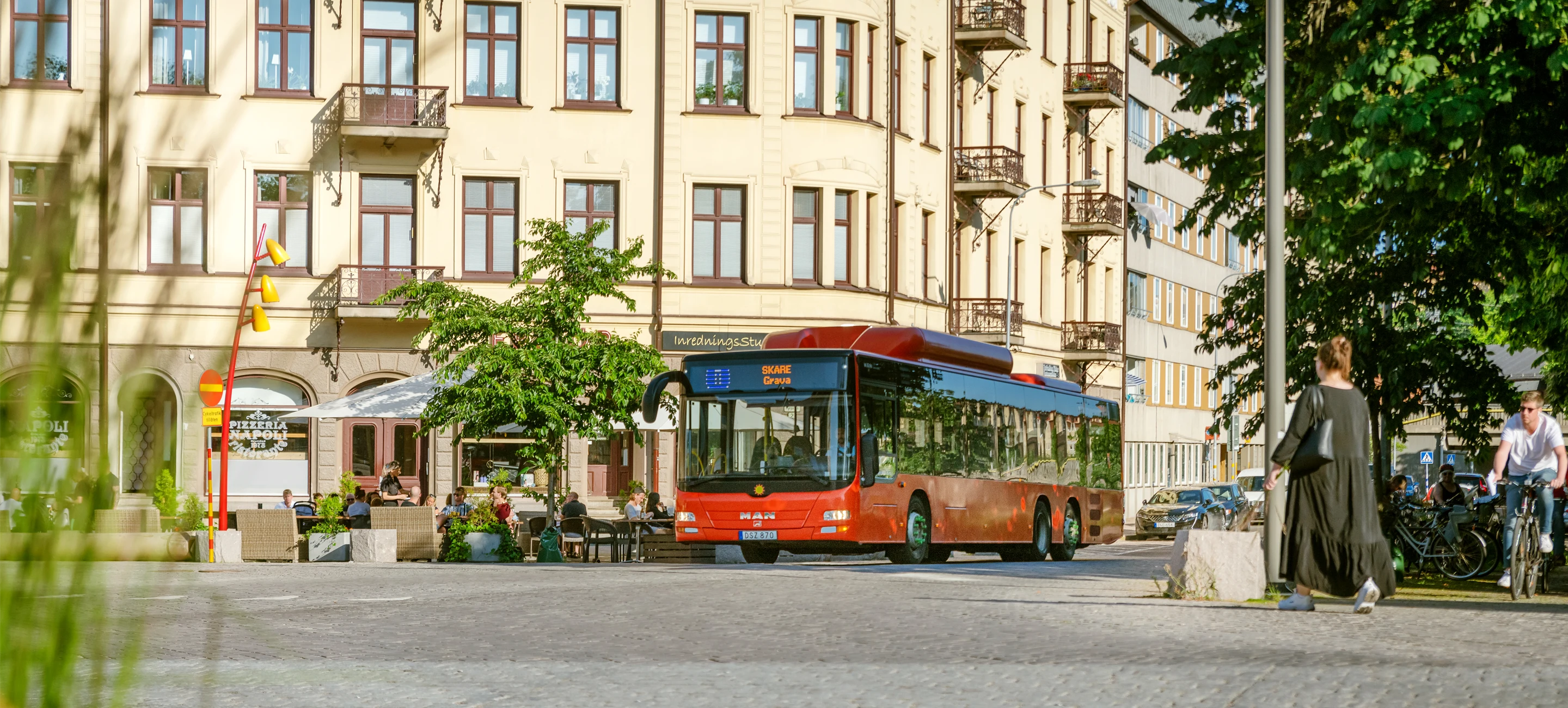 Stadsbuss i kvarteret Haga