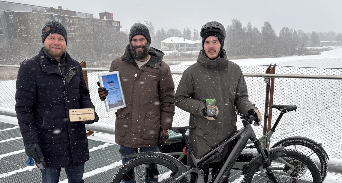 Personal från Ferroman tar emot priset "årets raket".