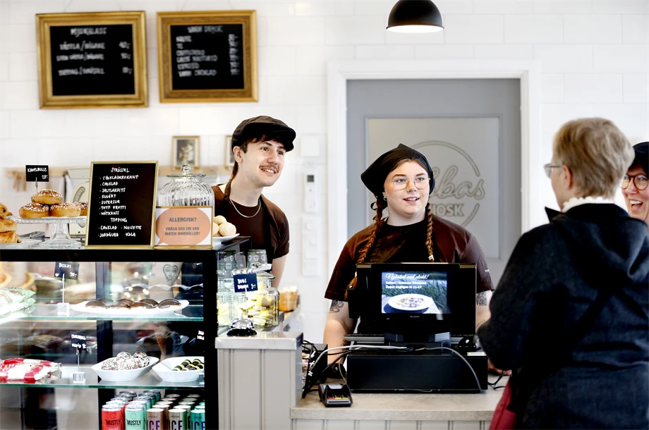 Besökare i Barnens köksträdgård