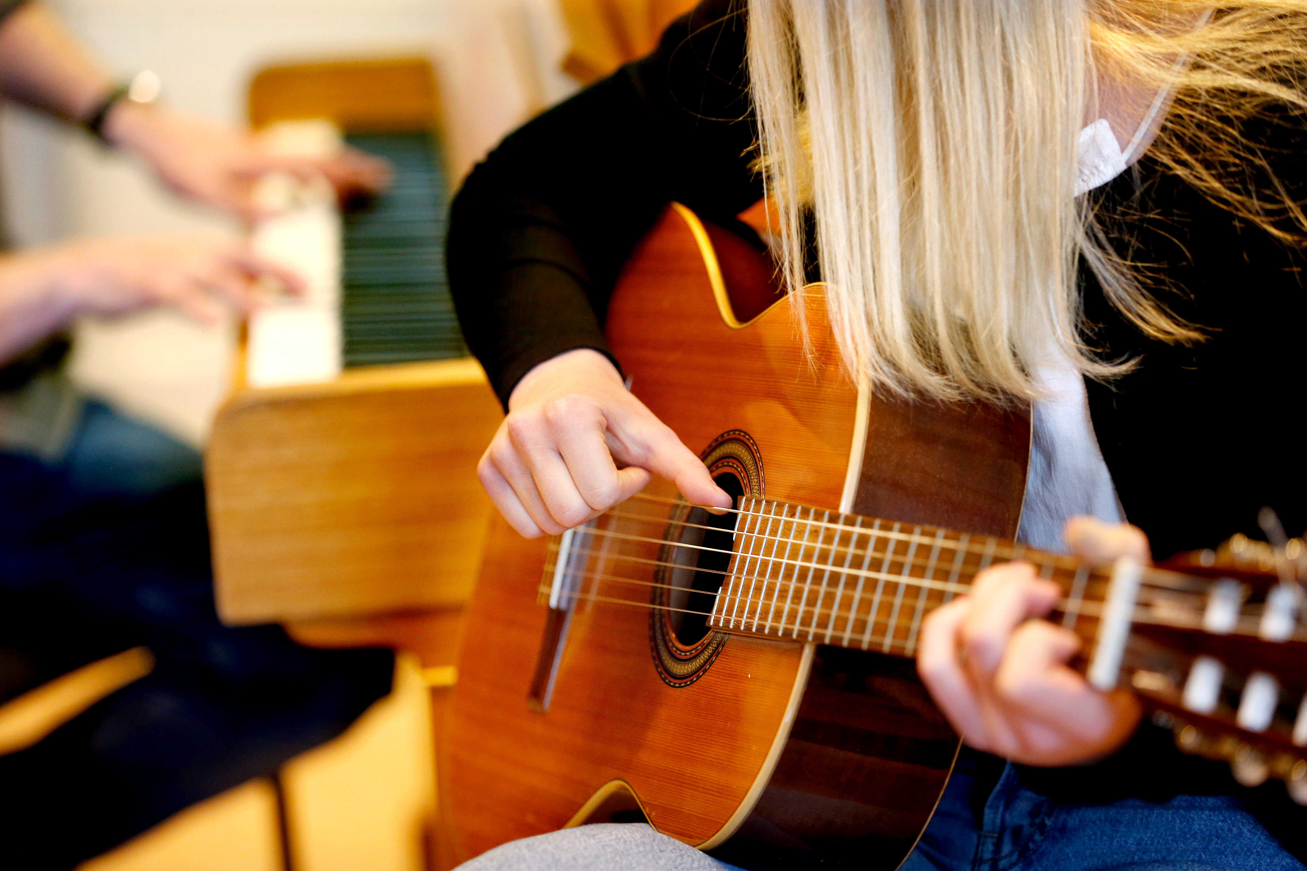 Närbild på gitarr
