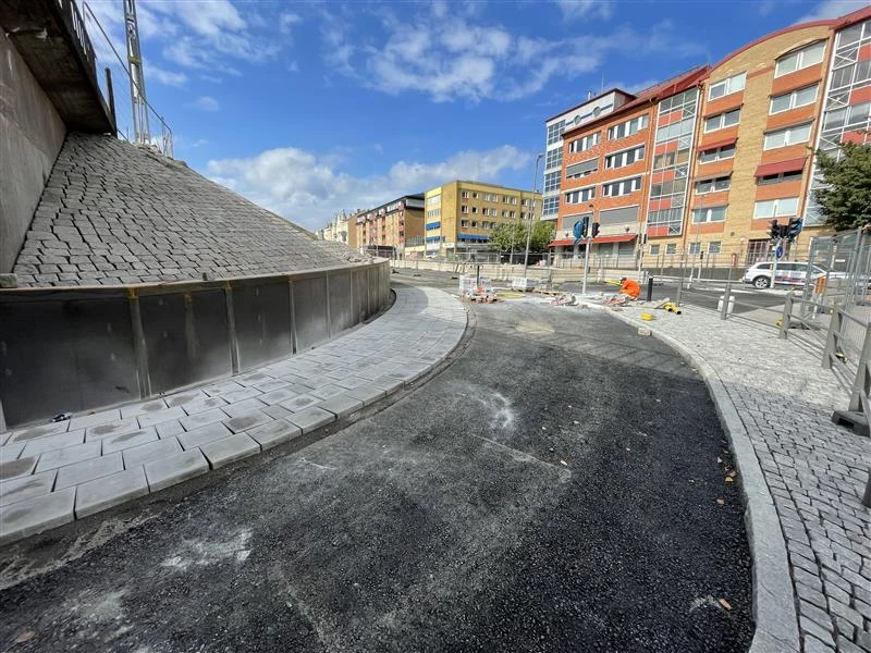 {"X":0.2425,"Y":0.0,"Width":0.75,"Height":1.0}