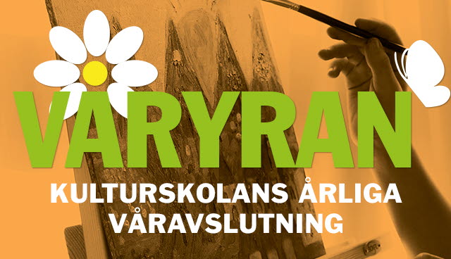 Två elever och en lärare som spelar gitarr i ett klassrum