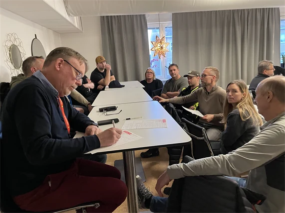 {"X":0.2425,"Y":0.0,"Width":0.75,"Height":1.0}