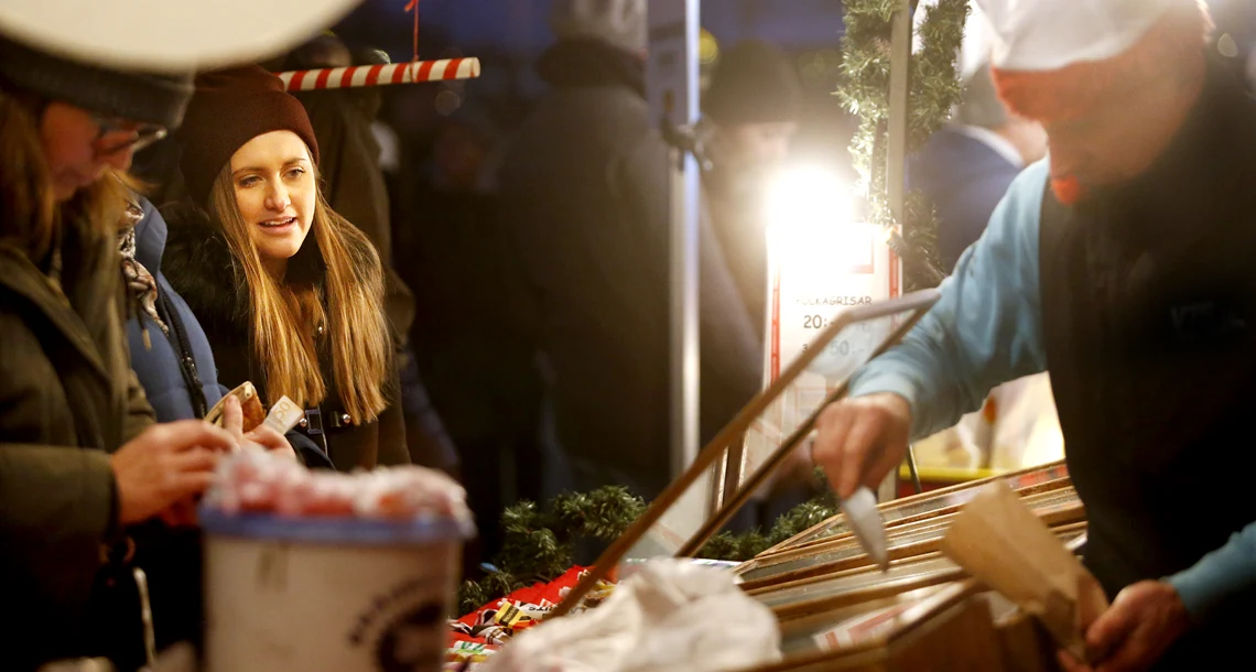 Utställare på julmarknaden i Mariebergsskogen