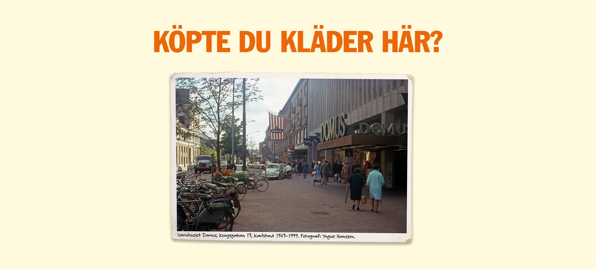 Fotografi av Varuhuset Domus, Kungsgatan 13, Karlstad 1963-1999. Fotograf: Yngve Hansson. Text på bild: Köpte du kläder här?