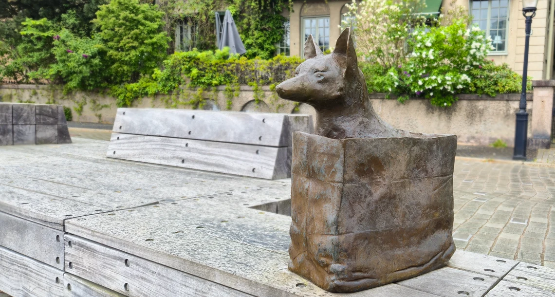 Konstverket Ensamräv på Museigatan