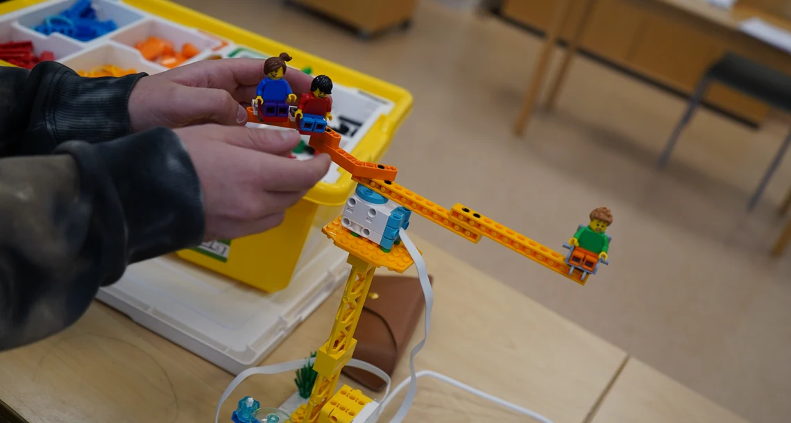 Legobygge med programmering