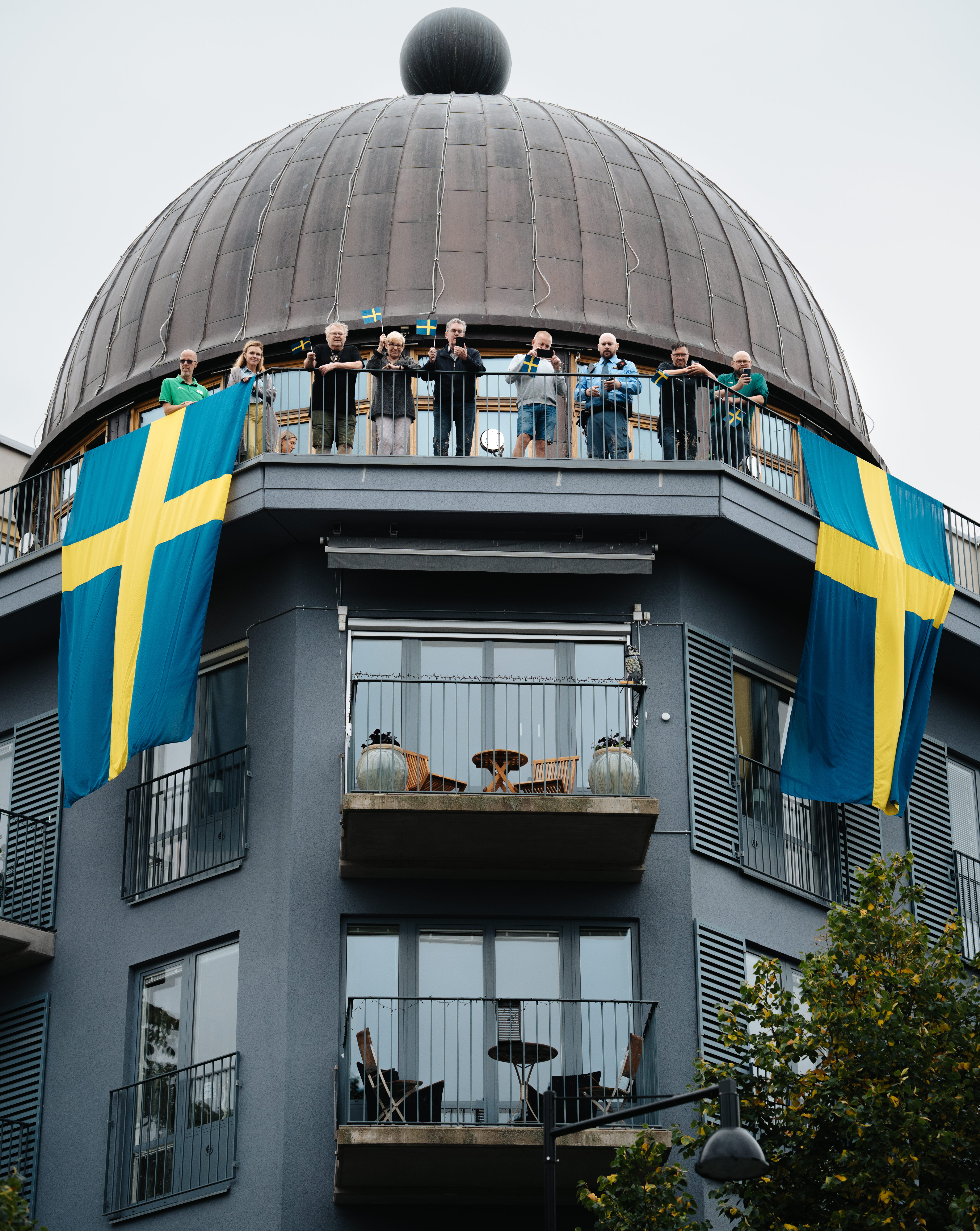 Kupolen på Mitt i City med svenska flaggan på sig.