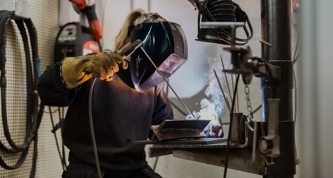 Elever som läser industrirörtekniker