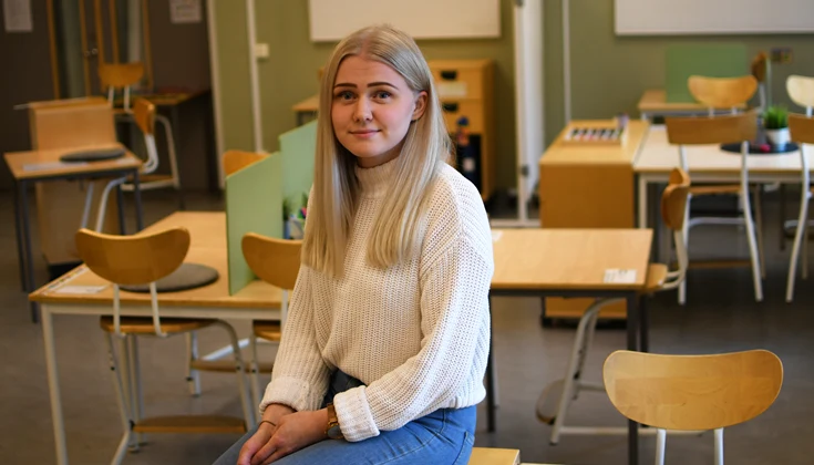 Lärare som sitter i ett klassrum