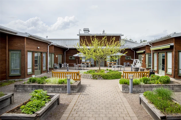 Utemiljö Zakrisdals vårdboende i halvklart väder