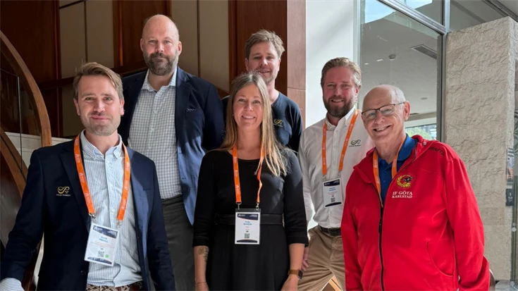 {"X":0.16,"Y":0.0,"Width":0.56,"Height":0.99555555555555553}