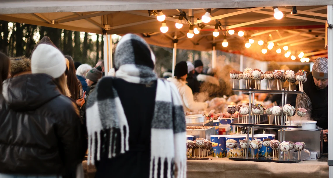 Utställare på julmarknaden i Mariebergsskogen