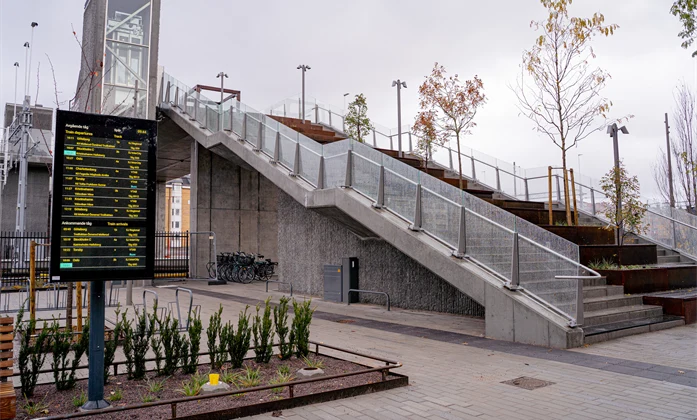 {"X":0.0425,"Y":0.0,"Width":0.665,"Height":1.0}