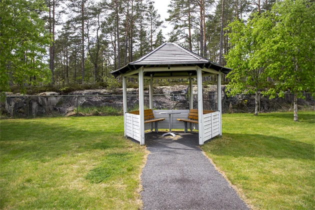 Utemiljö Zakrisdals vårdboende i halvklart väder