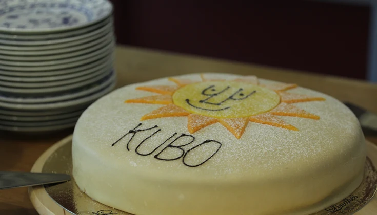 Tårta med Karlstads logytyp på samt texten "KUBO"