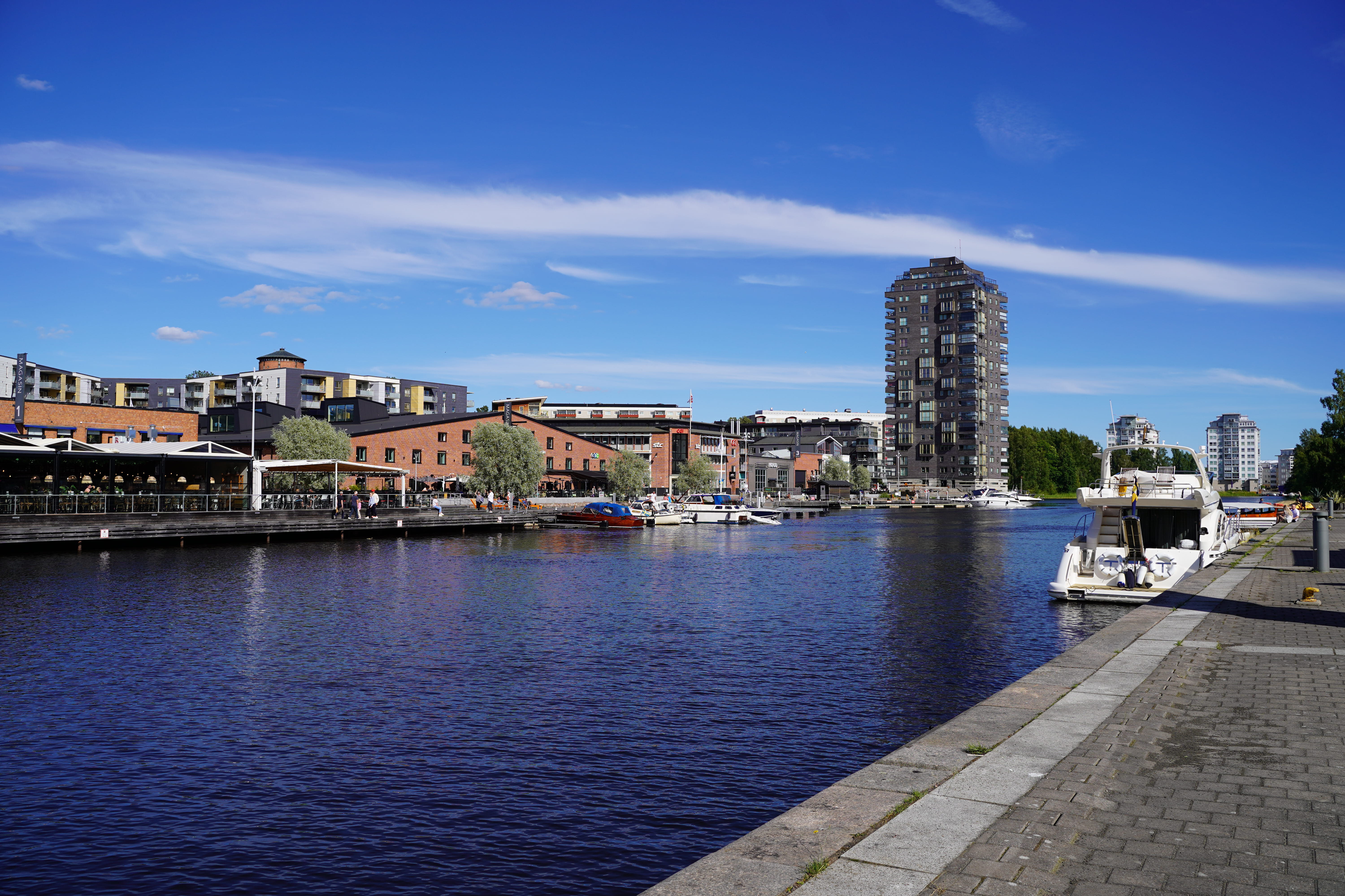 En vybild som visar byggnader i Inre hamn i Karlstad