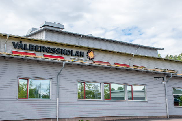Vålbergsskolan skylt