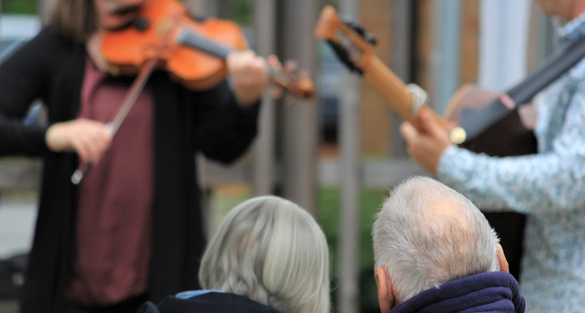 Musik utomhus för äldre