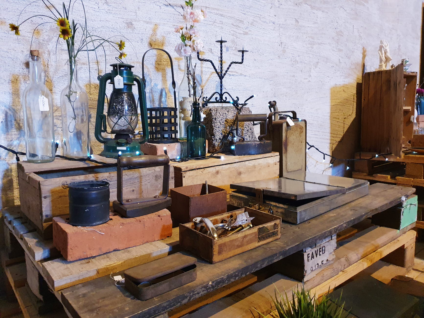 {"X":0.085,"Y":0.0,"Width":0.75,"Height":1.0}