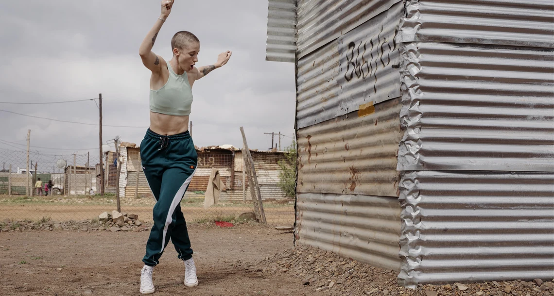 Scen ur filmen Joanna Is Skywalking