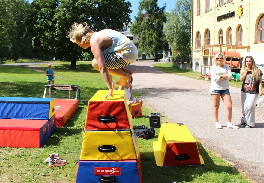 Sommar Tolvmansgatans fritidsgård parkour