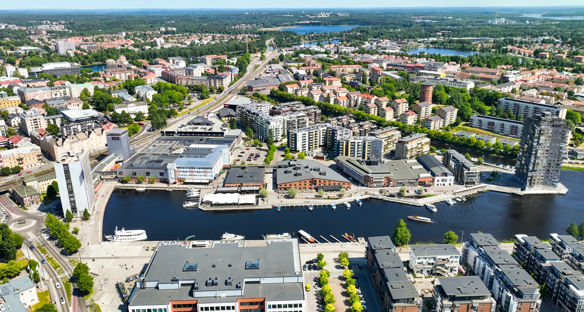 Inre hamn och byggnader från ovan