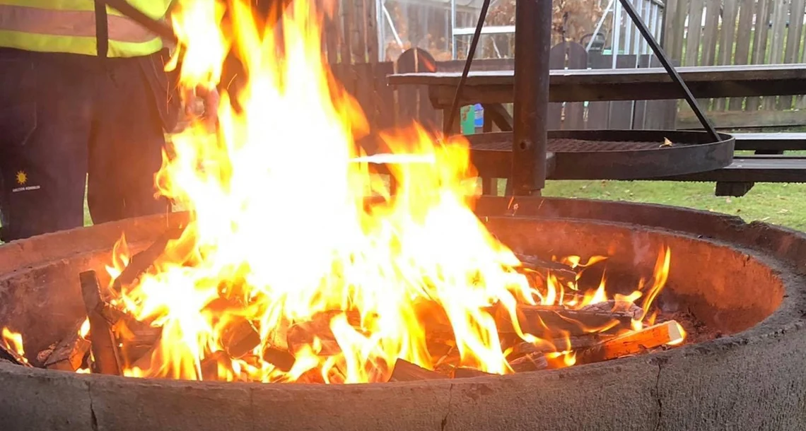 Öppen eld på grillplats