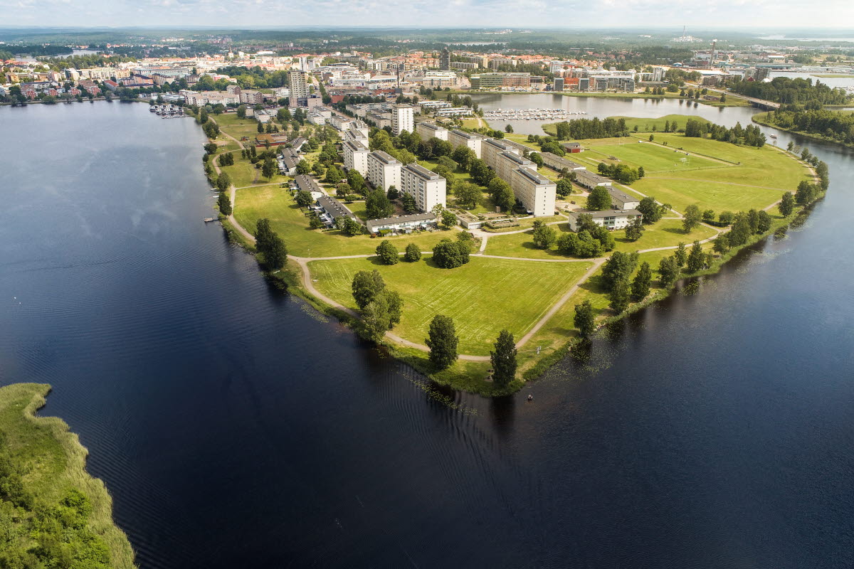 Flygbild över vatten i Karlstad