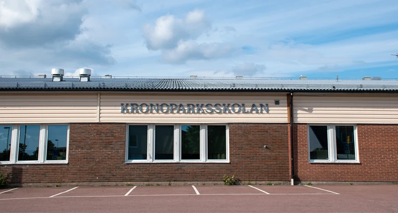 Kronoparksskolan skolskylt