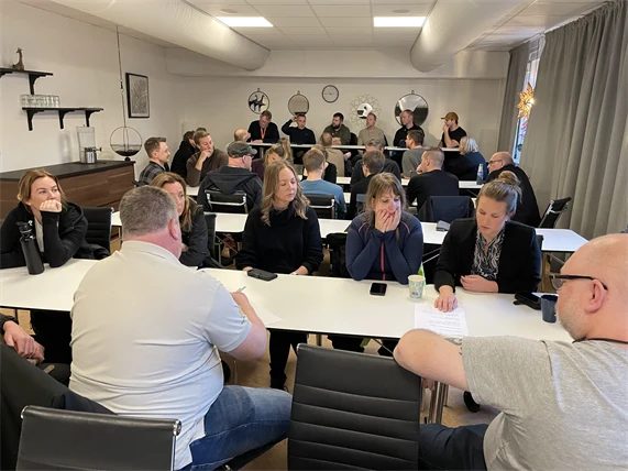 {"X":0.05,"Y":0.0,"Width":0.75,"Height":1.0}