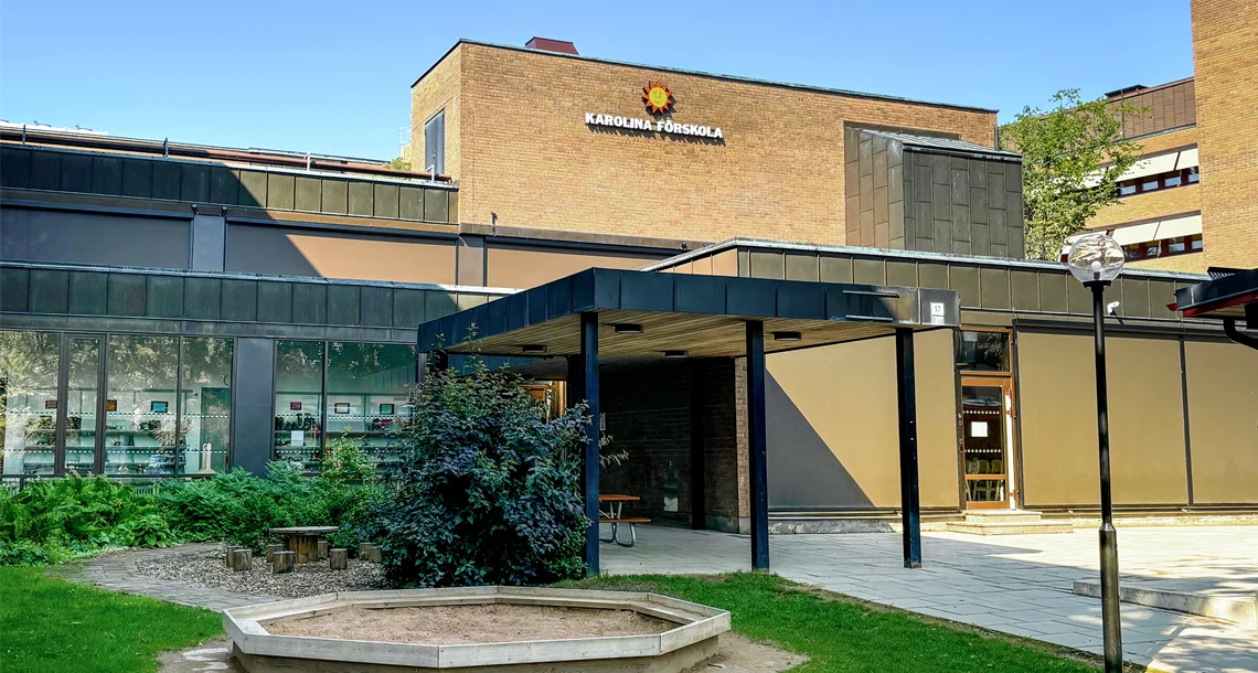 Karolina förskola sedd från entren