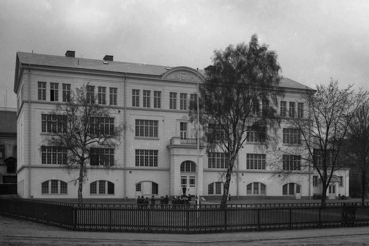 Flickskolan cirka 1915 