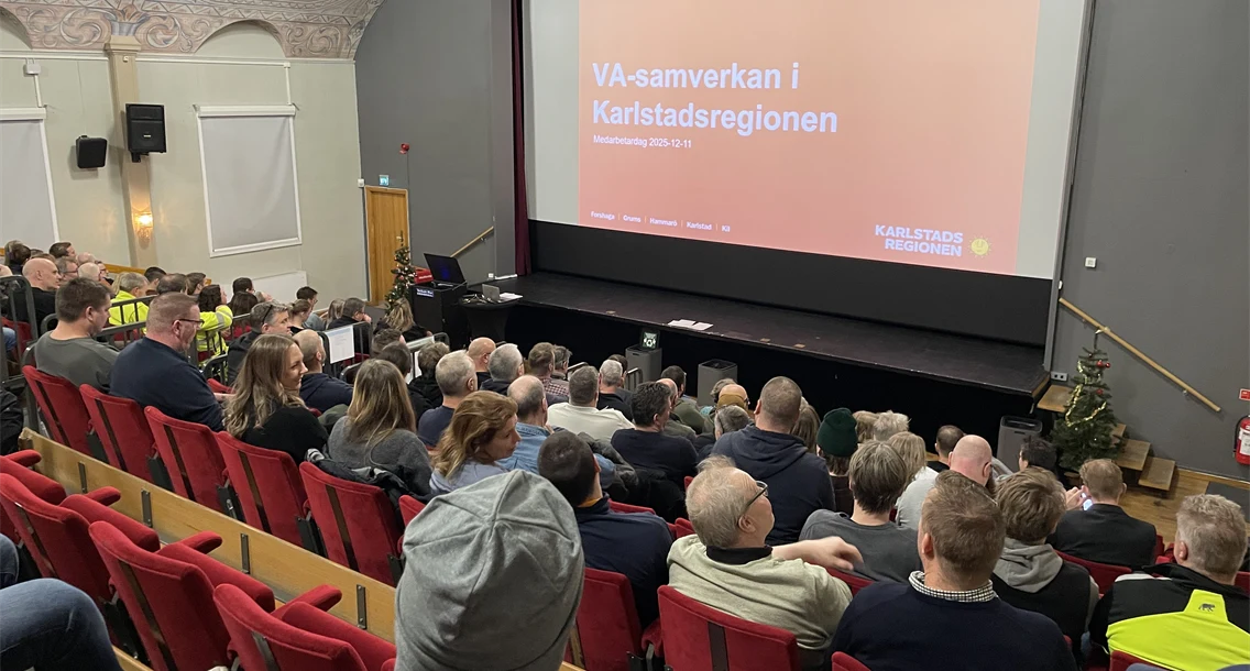 Fullsatt biosalong och på skärmen står "VA-samverkan i Karlstadsregionen"