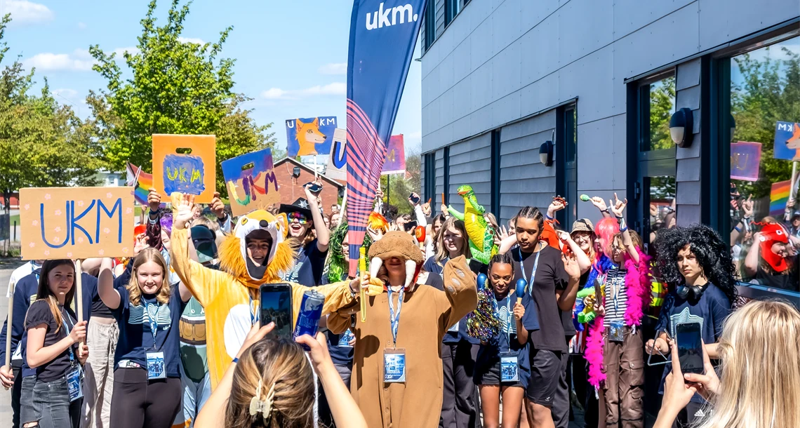 Från en tidigare UKM-festival. Massor av ungdomar.
