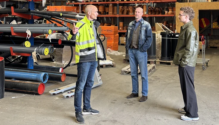 Axel tillsammans med enhetschef Pär Ungerberg och teknik- och fastighetsdirektören Per-Anders Bergman.