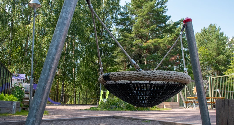Karlavagnens förskola gunga