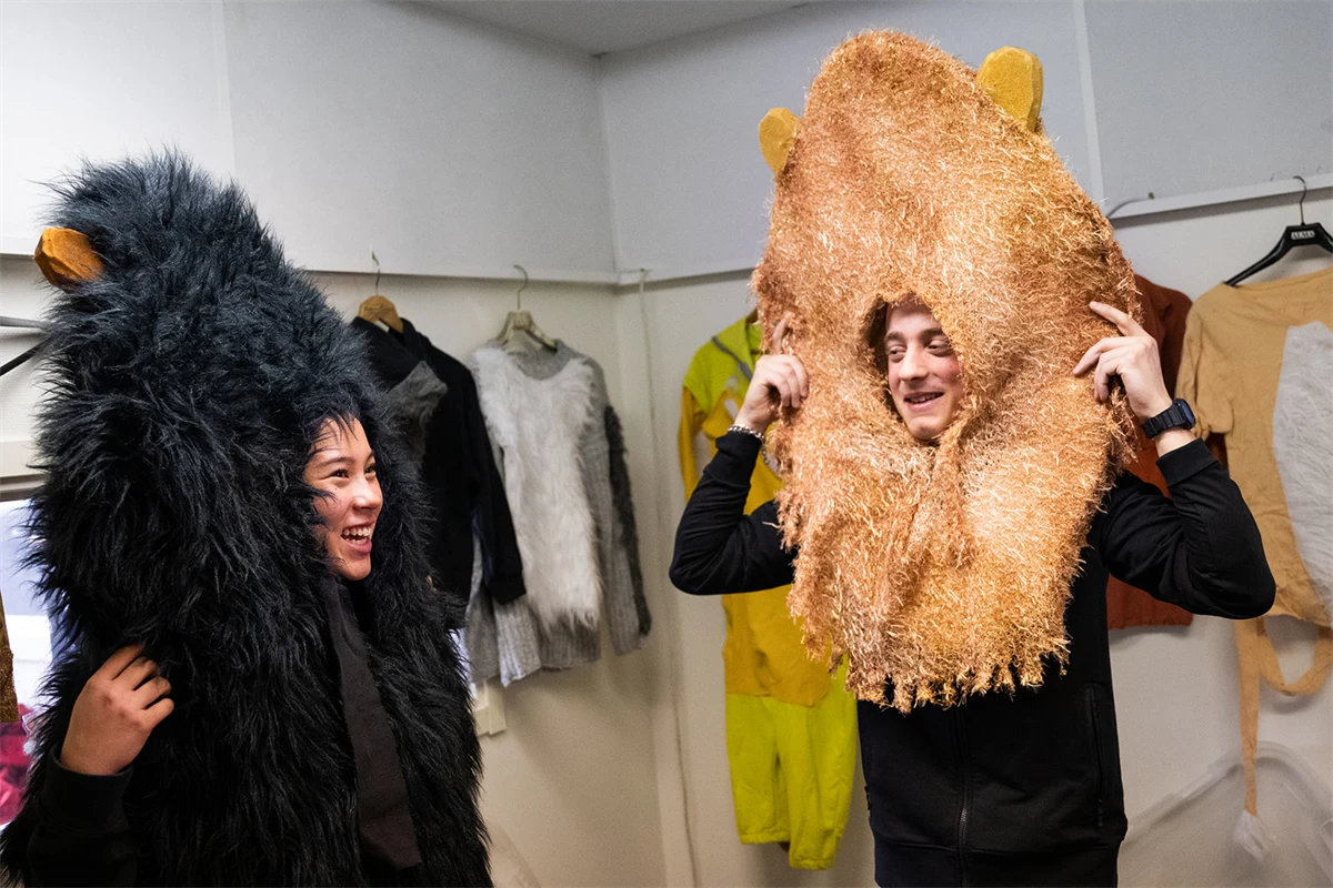 Elever i maskeradkläder