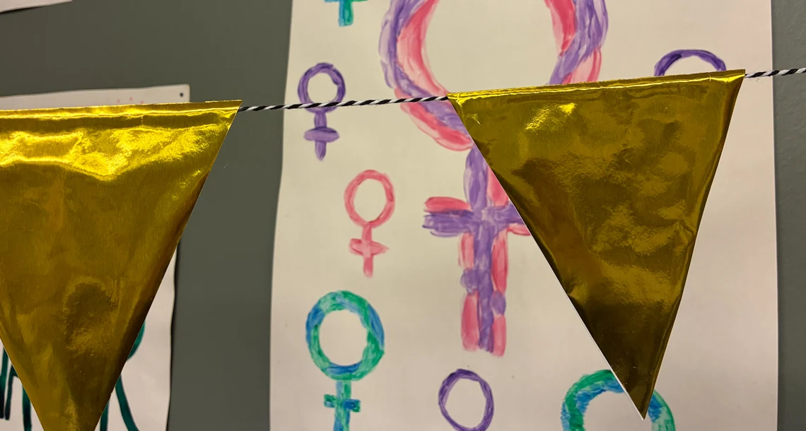 Tjejer på fritidsgård.